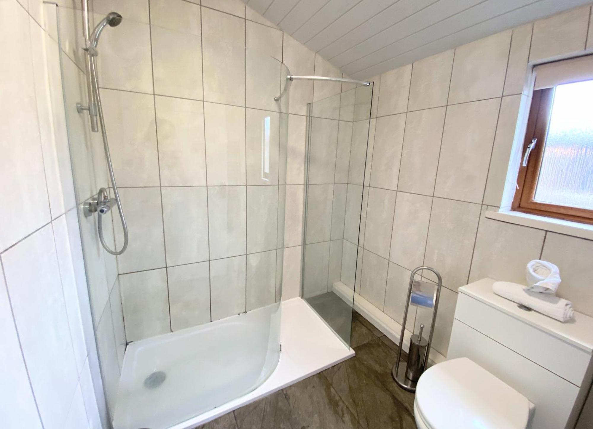 Ochil 10 With Private Hot Tub - Fife - Loch Leven - Lomond Hills Villa Kelty Exterior photo