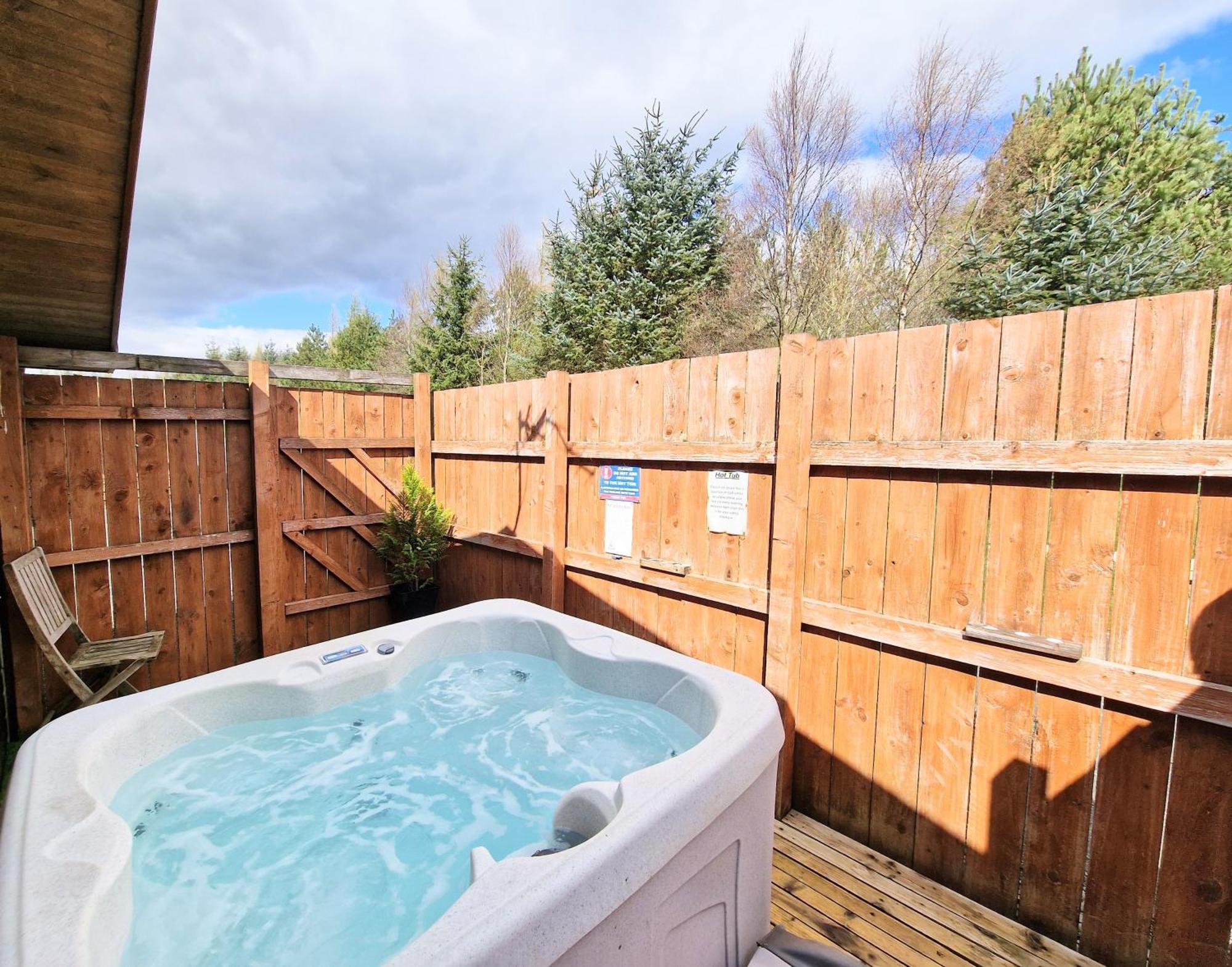 Ochil 10 With Private Hot Tub - Fife - Loch Leven - Lomond Hills Villa Kelty Exterior photo