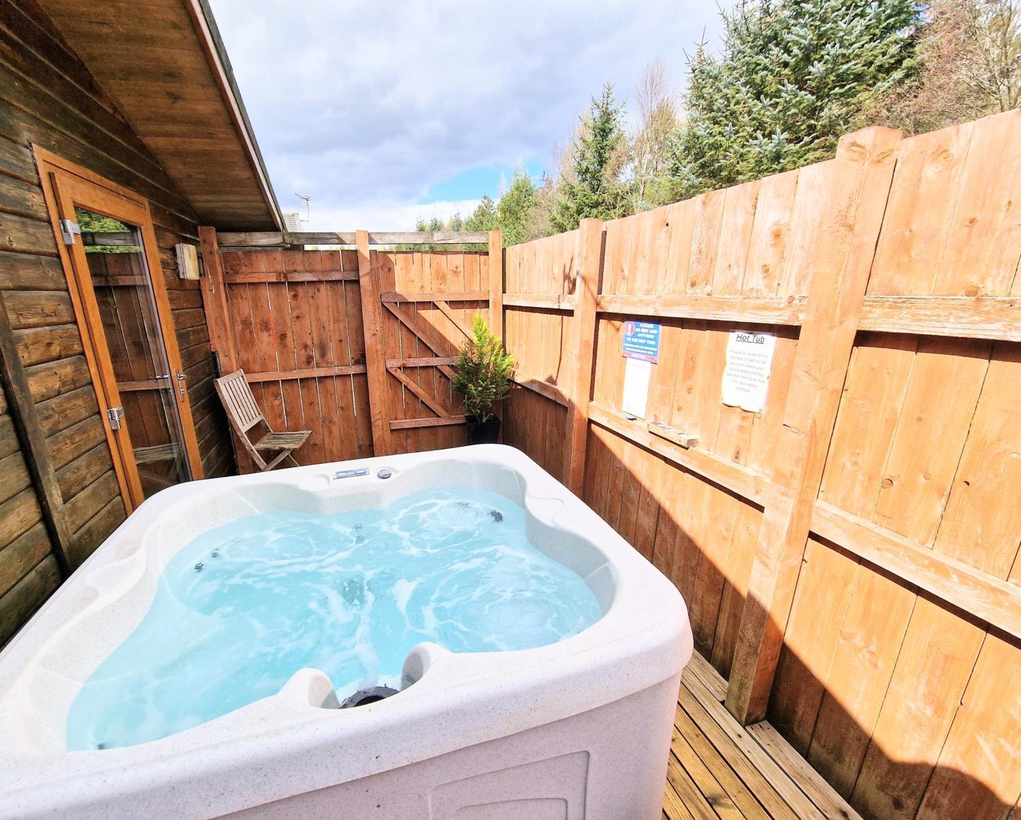 Ochil 10 With Private Hot Tub - Fife - Loch Leven - Lomond Hills Villa Kelty Exterior photo